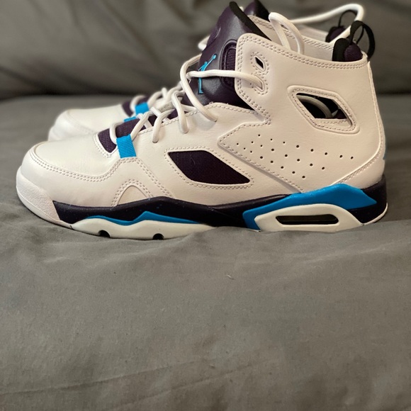 Authentic youth Jordan sneakers - Picture 2 of 6